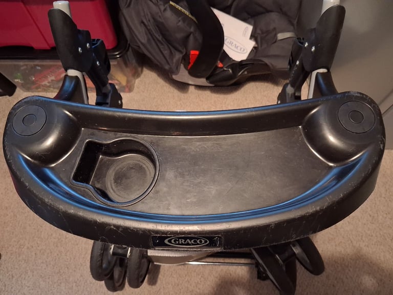 Graco Travel Puschair + Car seat + accessories 