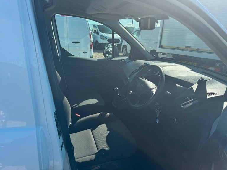 Ford Transit Connect 220 P/V L1 PANEL VAN AIR CON REVERSING CAMERA HOT WATER EUR