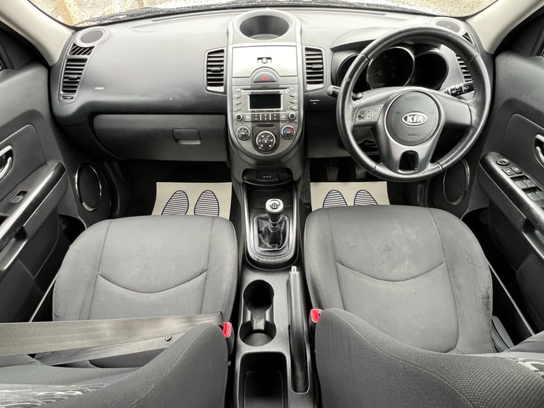 KIA SOUL 1.6 CRDi 2 5dr Silver Lovely Value Family motoring