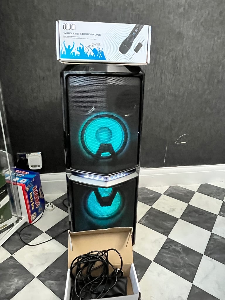 LG Party Speaker and two mics
