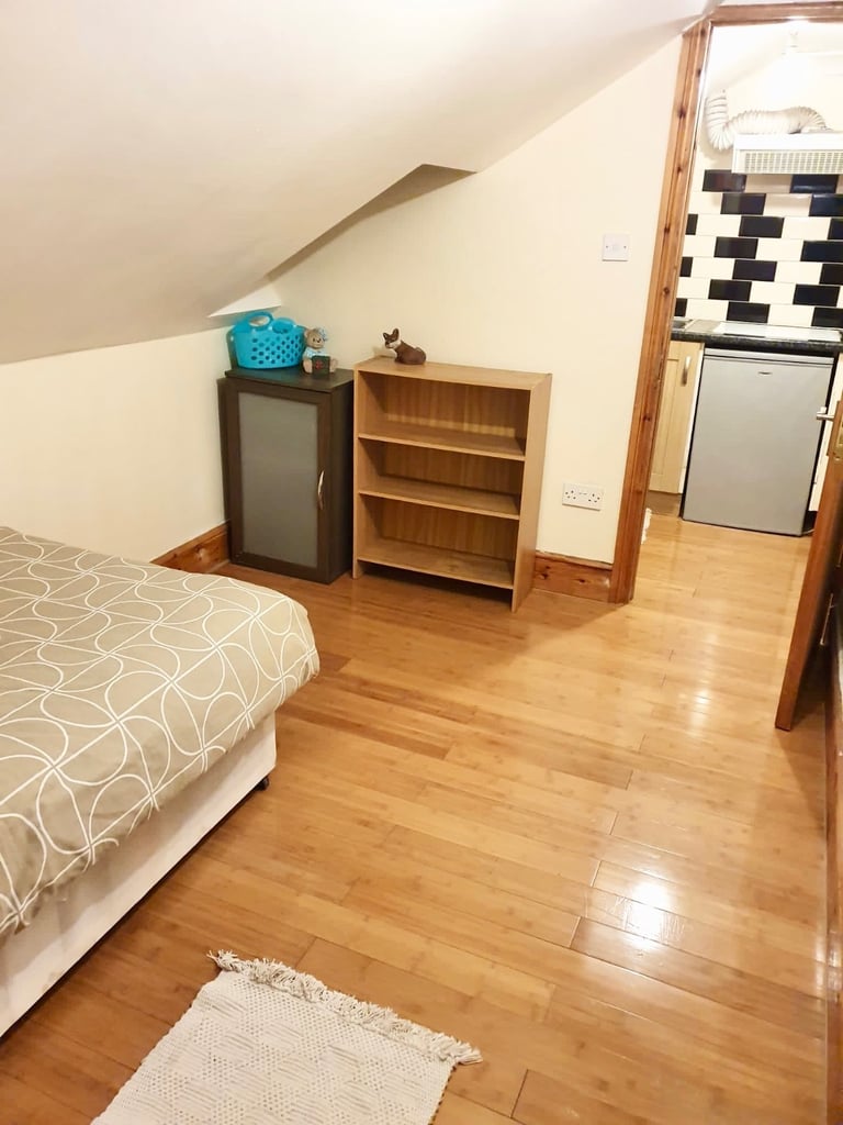 image for Rent Loft Double Room Ensuite - Own Kitchenette