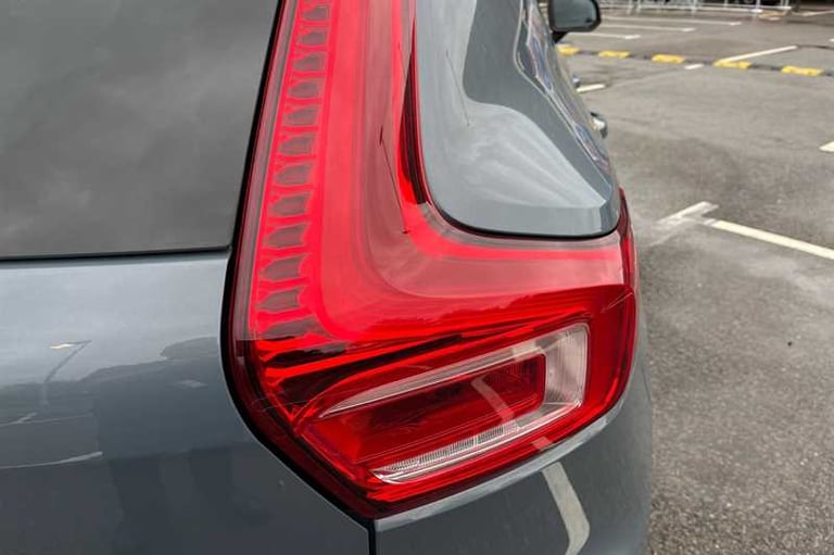 2021 Volvo XC40 2.0 B4 MHEV R-Design SUV 5dr Petrol Hybrid Auto Euro 6 (s/s) (197 ps) SUV Hybrid ...