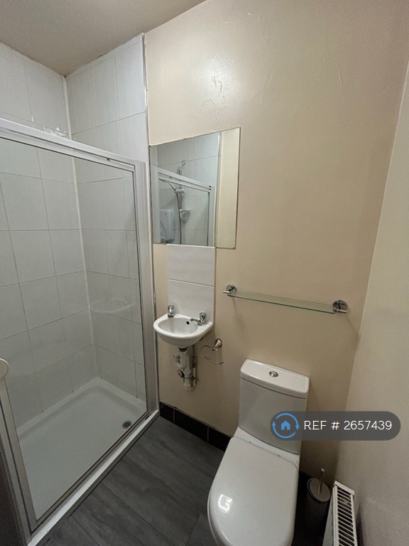 7 bedroom flat in Waterloo Crescent, Nottingham, NG7 (7 bed) (#2657439)