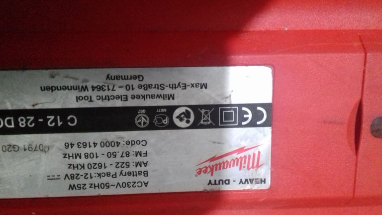 milwaukee heavy duty radio ready for use 