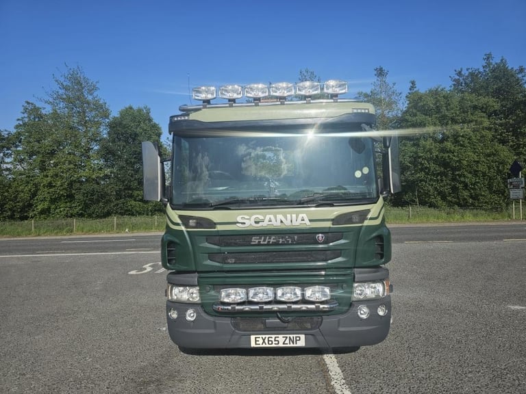 2015 Scania P320 6x2 twin wheel skip