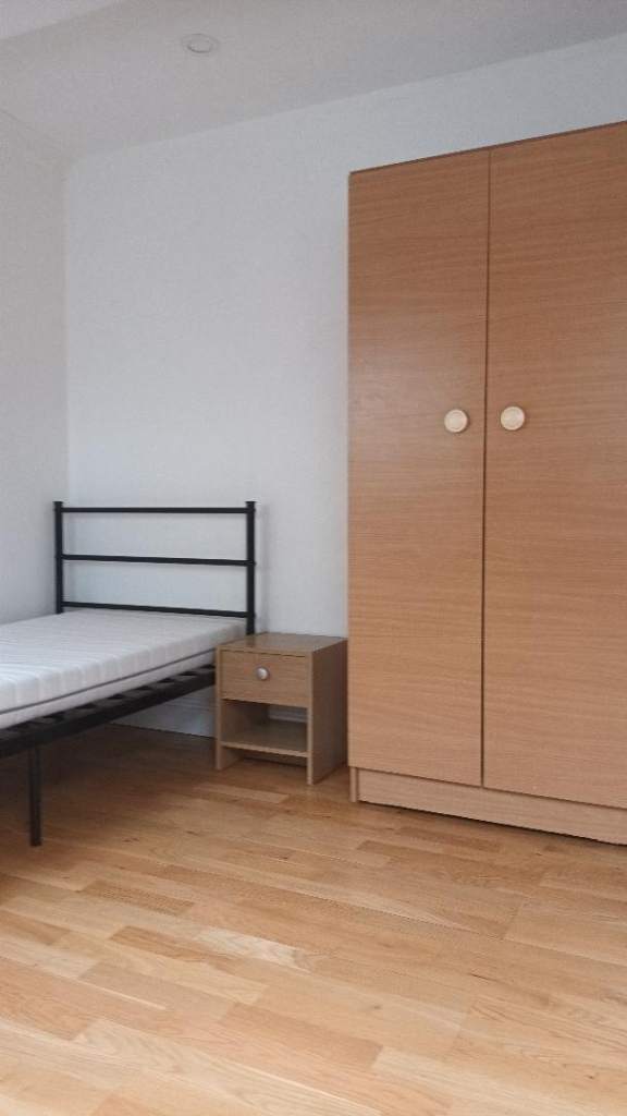 double room in new refurbished house 