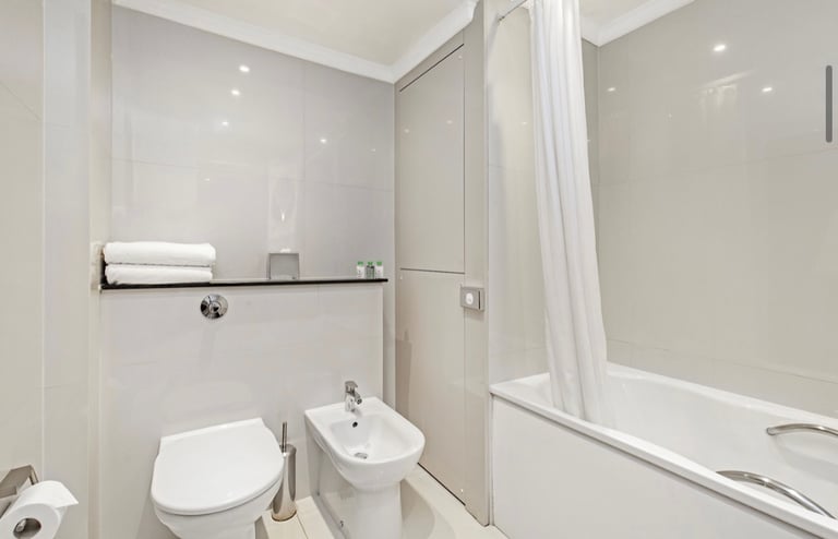 South Kensington - SW7 Three Bedroom Apartment Short Term Let £3430 per week 