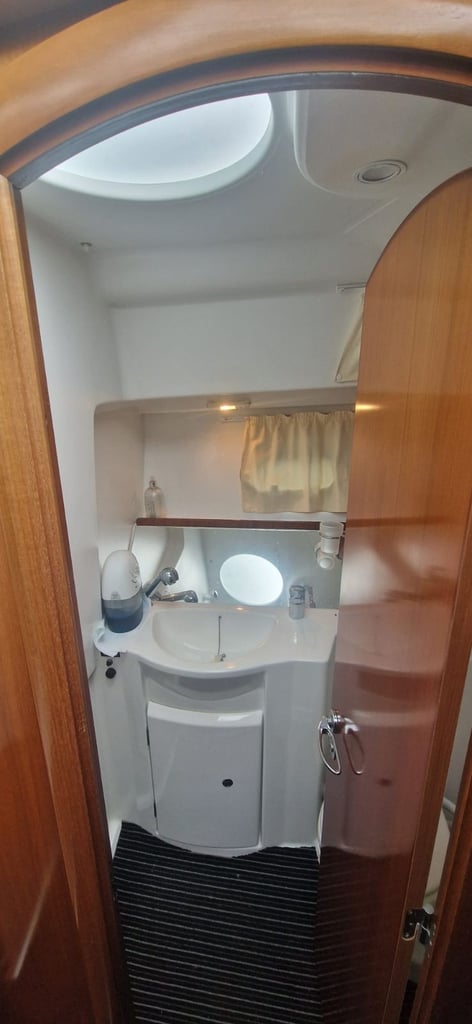 Beneteau 9.8m Flybridge 