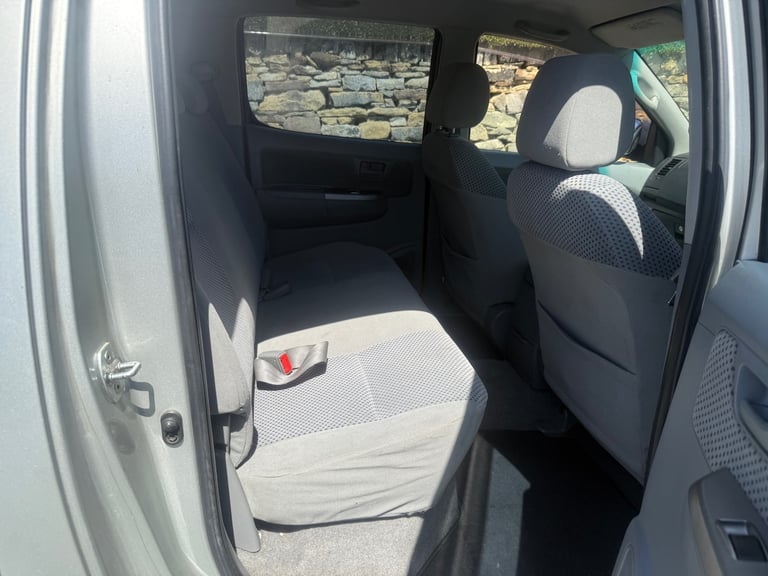 2007 TOYOTA HILUX INVINCIBLE DOUBLE CAB D/C 3.0 D4-D MANUAL 4X4 SILVER