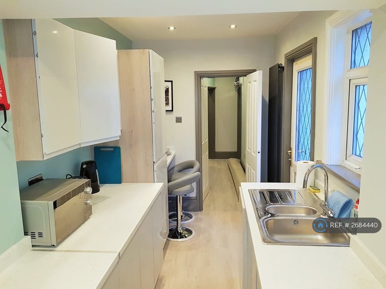 1 bedroom in Queens Square, Ashton Under Lyne, OL6 (#2684440)