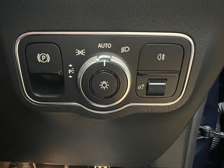 2021 21 MERCEDES-BENZ GLA 2.0 GLA200D AMG LINE SUV 5DR DIESEL 8G-DCT EURO 6 (S/S