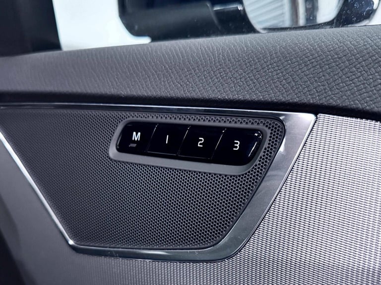 2023 Volvo XC90 Core Bright T8 (455 hp) ESTATE Petrol/Electric Hybrid Automatic