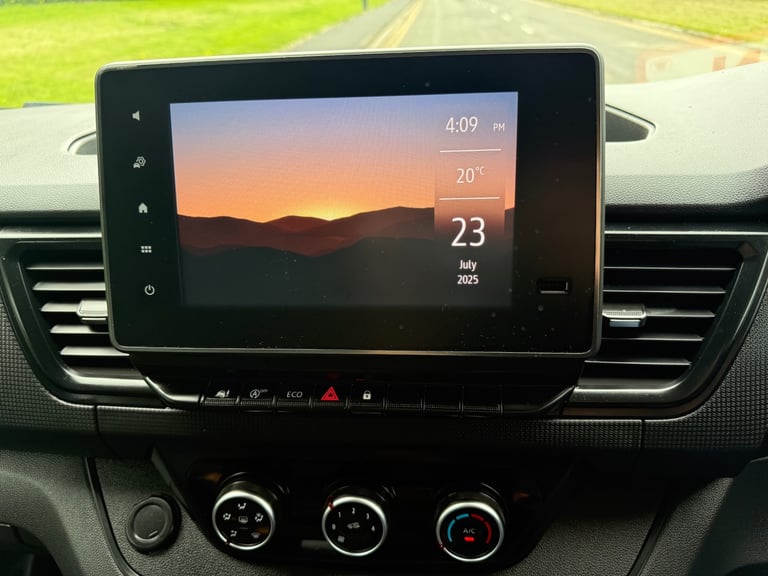 22 reg RENAULT TRAFIC 28 2.0 B/DCI 130 BHP SL BUSINESS+ panel van ( VAT INCLUDE 