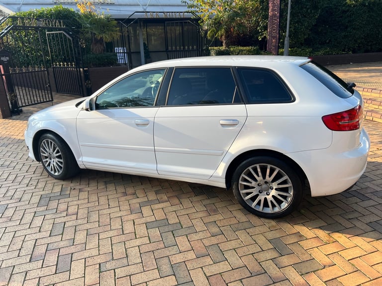 AUDI A3 1.6 Technik Sportback 5dr Petrol Manual Euro 4 (102 ps)
