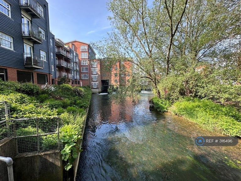 2 bedroom flat in Barton Mill Road, Canterbury, CT1 (2 bed) (#316496)
