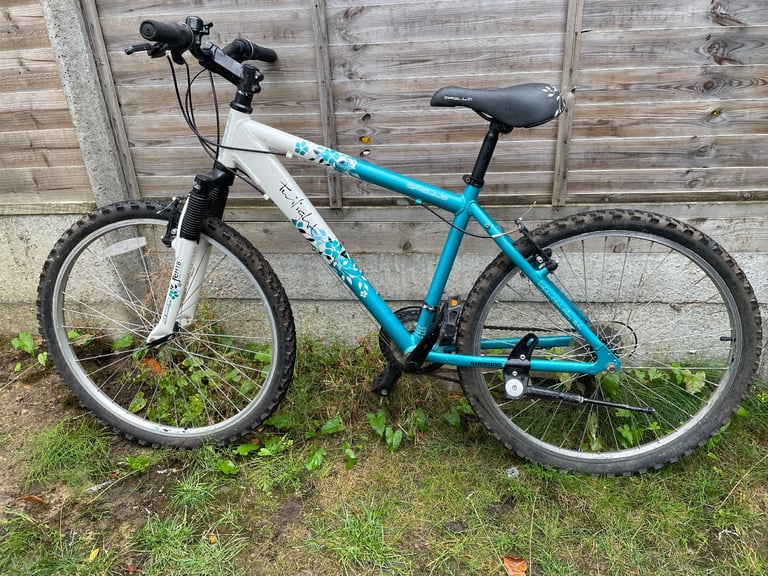 Ladies Mountain Bike - 17” Apollo Twilight - Good condition 