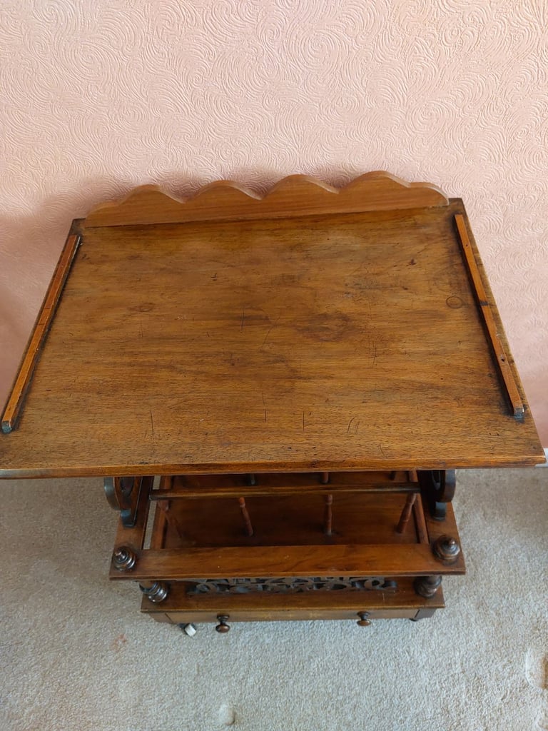 Victorian Walnut What-not / Canterbury