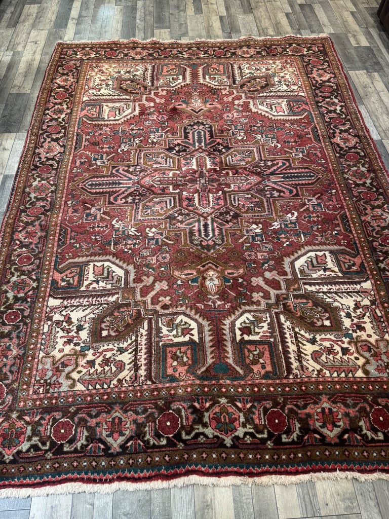 Antique handmade Persian heriz rug 300x210