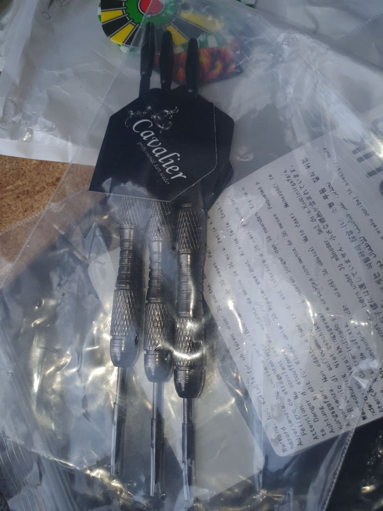 BNIP , 9 Sets Of Darts , 8 Packs With 3 Plus 1 Spare & Other 1 Black With Black Flights , Excellent 