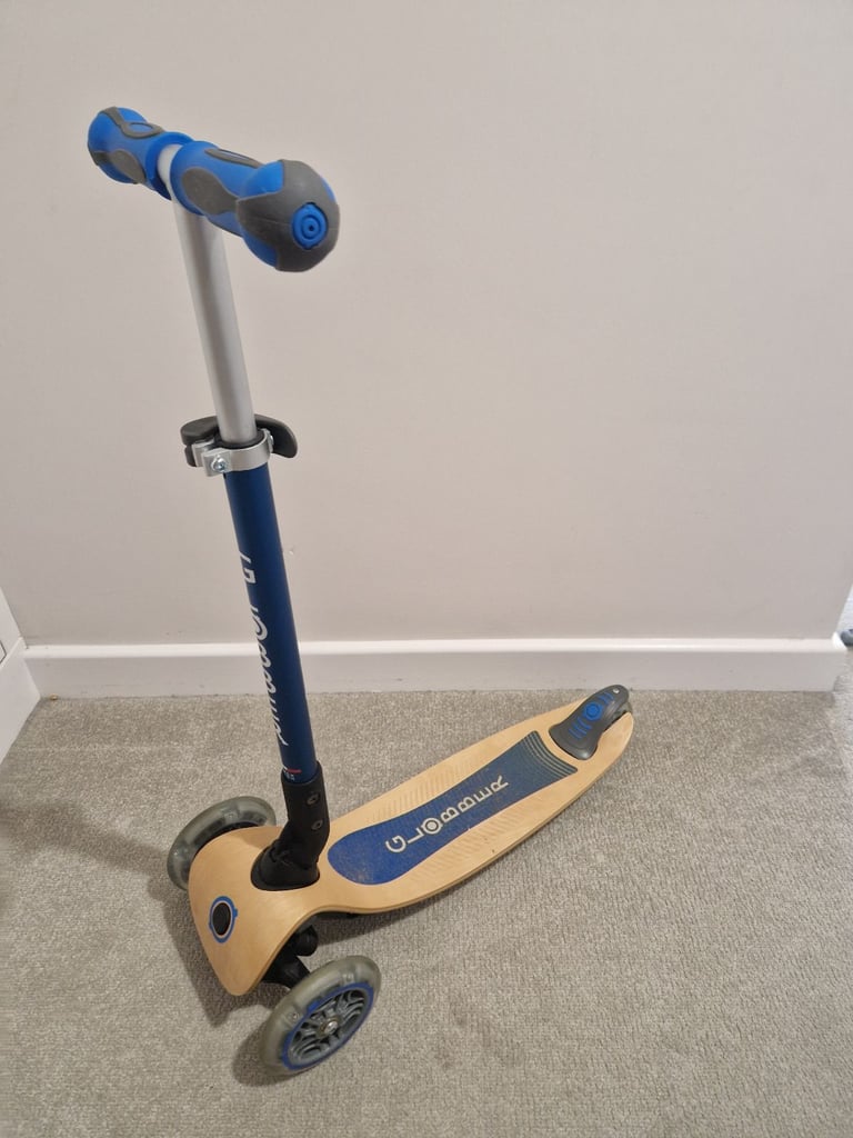 image for Globber Children's Scooter with light up wheels 