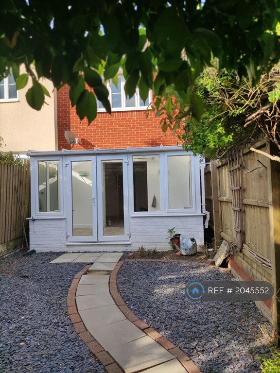 2 bedroom house in Brambling Close, Stowmarket, IP14 (2 bed) (#2045552)
