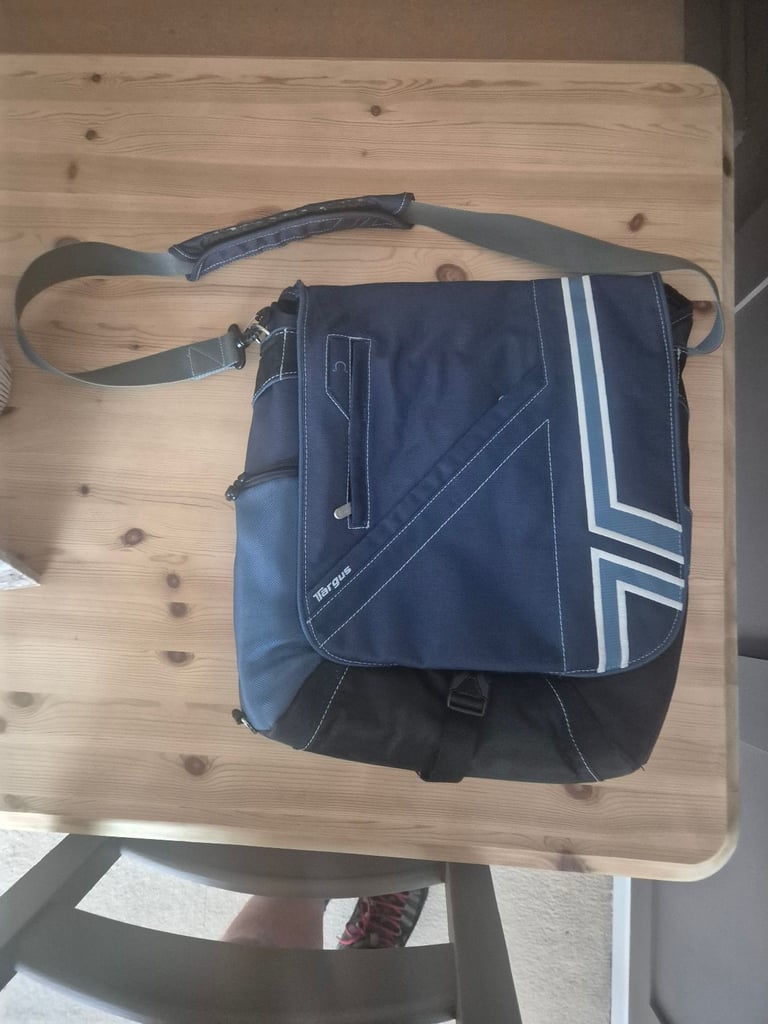 image for Targus laptop shoulder bag 