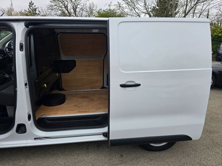2023 Citroen Dispatch E 1000 75 kWh Enterprise M in white, 12,000 miles, full service history, 1 ...