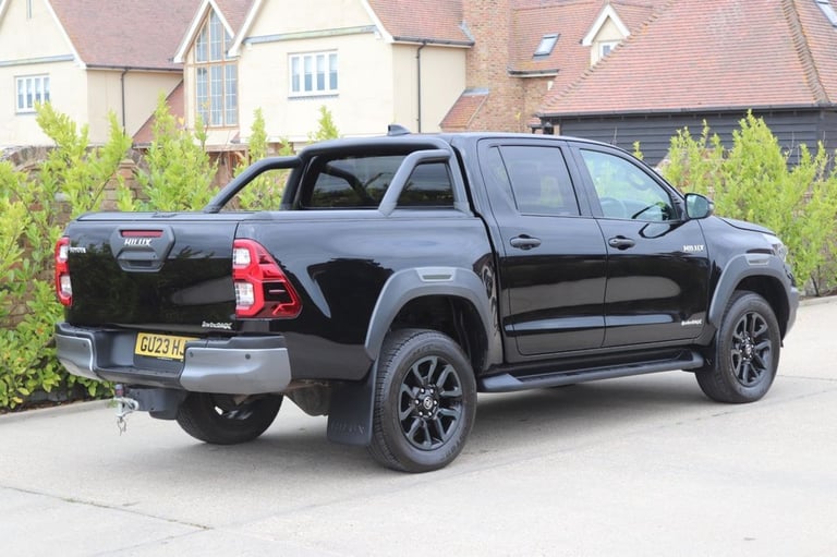 2023 Toyota Hilux 2.8 D-4D Invincible X Pickup Double Cab 4dr Diesel Auto 4WD Euro 6 (s/s) (2 PIC...