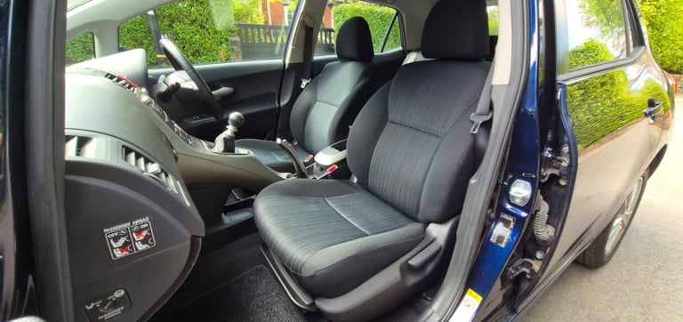 Toyota Auris 1.3 TR. Very low mileage. Comprehensive Service History 