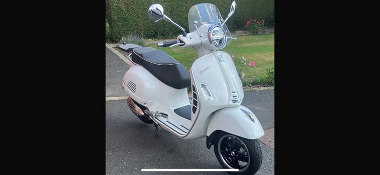 image for Piaggio Vespa GTS 300 HPE (70) AUTOMATIC 