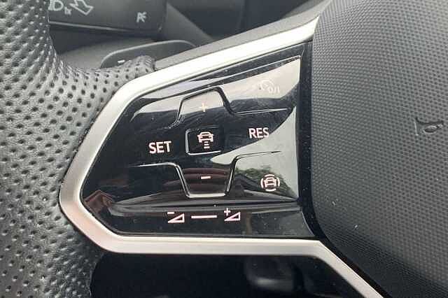 2022 Volkswagen T-Roc 1.5 TSI R-Line 5dr DSG HATCHBACK PETROL Automatic