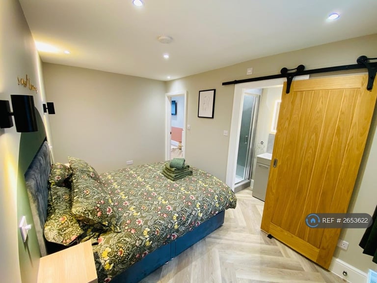 1 bedroom flat in Severn Road, Weston-Super-Mare, BS23 (1 bed) (#2653622)