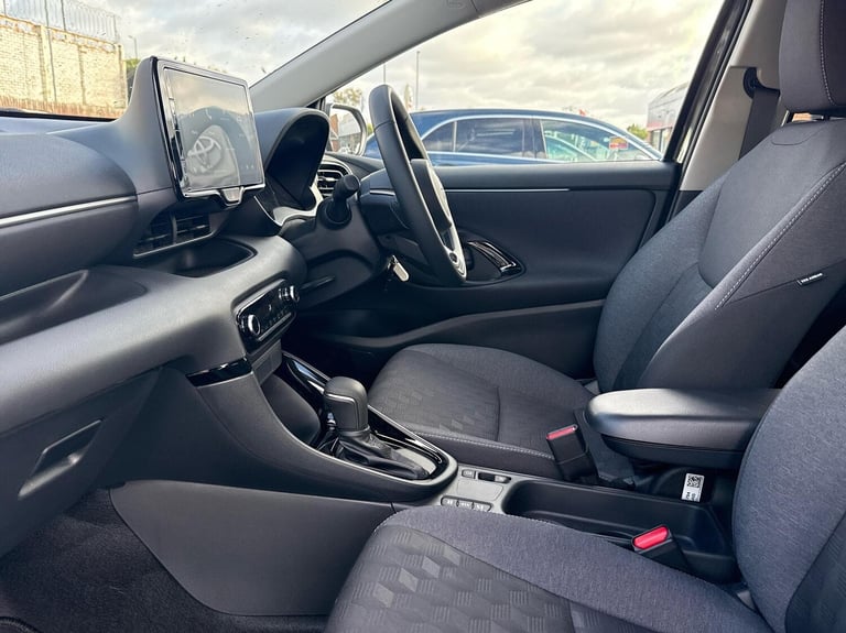 2025 Toyota Yaris 1.5 Hybrid Design 5dr CVT Hatchback Hybrid Automatic