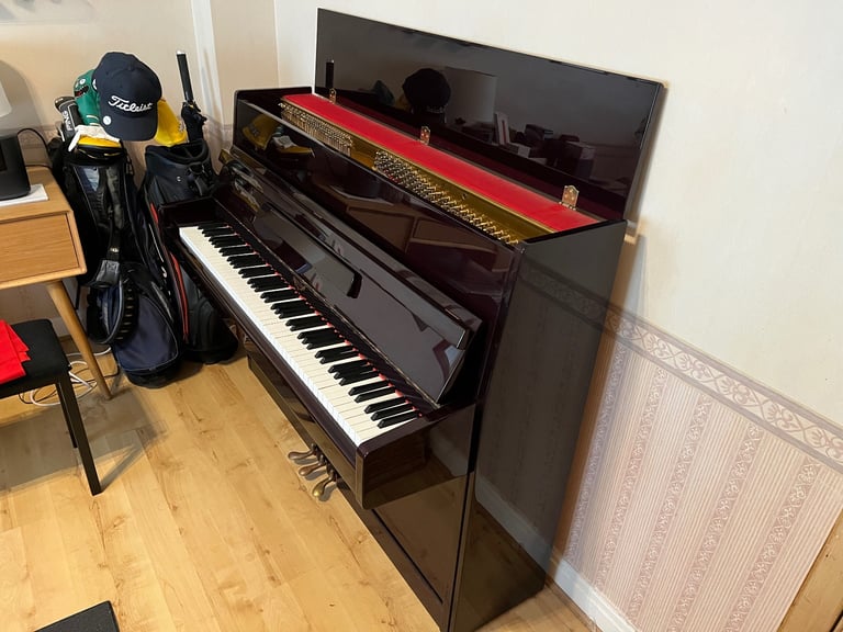 Evestaff Piano (Mahogany)