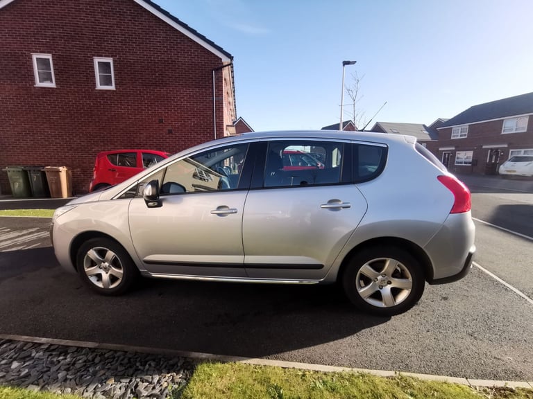 Peugeot, 3008, Hatchback, 2010, Manual, 1598 (cc), 5 doors