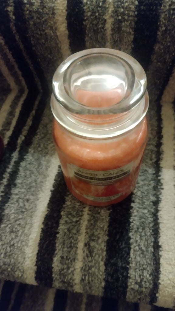 Yankee Christmas candle window