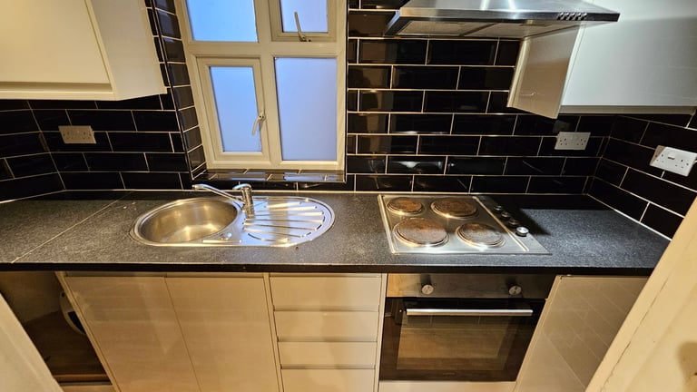 Ground floor 1 bedroom flat to rent on High Road in Willesden Green just short walk from station