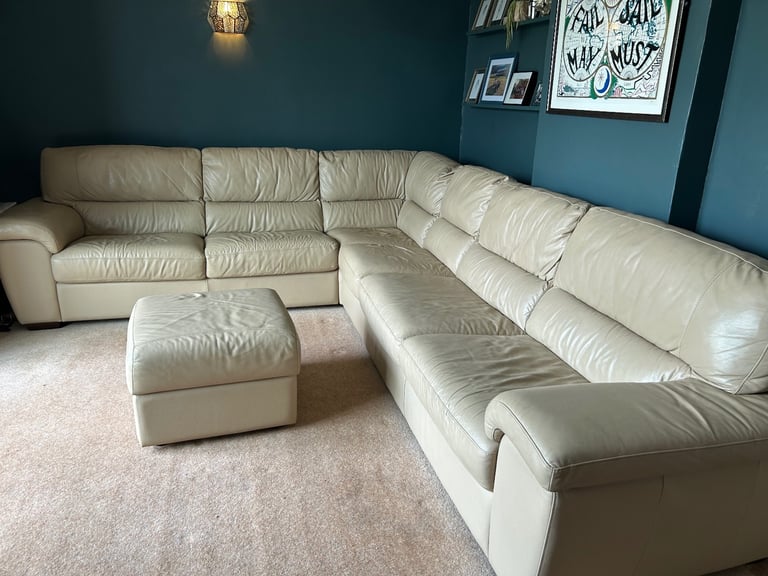 image for Calia Trade "Avalon" square corner sofa