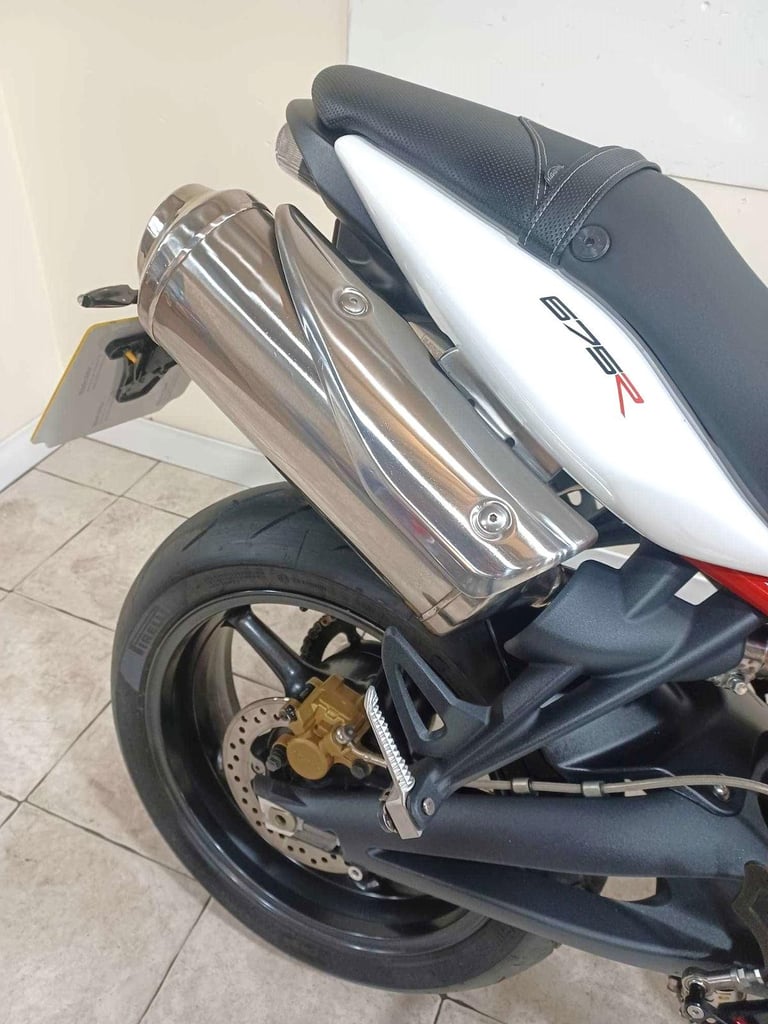 Triumph Street Triple 675-R 61-REG ONLY 411 DRY MILES WITH EXTRAS £5399.OTR