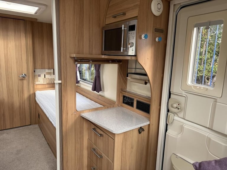 2014 BAILEY UNICORN CADIZ 4 Berth Fixed single beds Motor mover