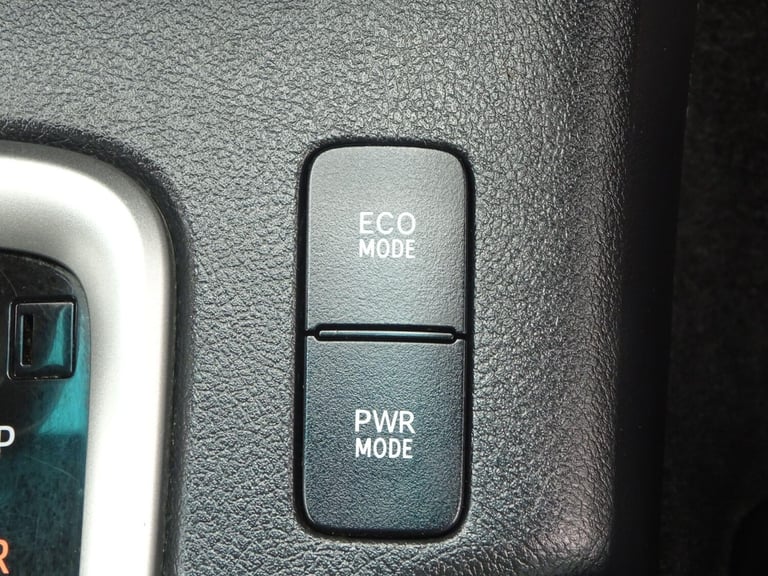 2021 Toyota Hilux 2.8 D-4D Invincible Auto 4WD Euro 6 (s/s) 4dr PICK UP Diesel Automatic