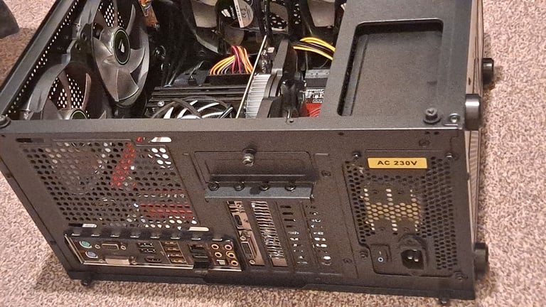 Desktop PC  i7 4770K @ 3.50GHz, 16GB DDR3, NVIDIA GeForce GTX 1050 2GB, 500GB SSD.