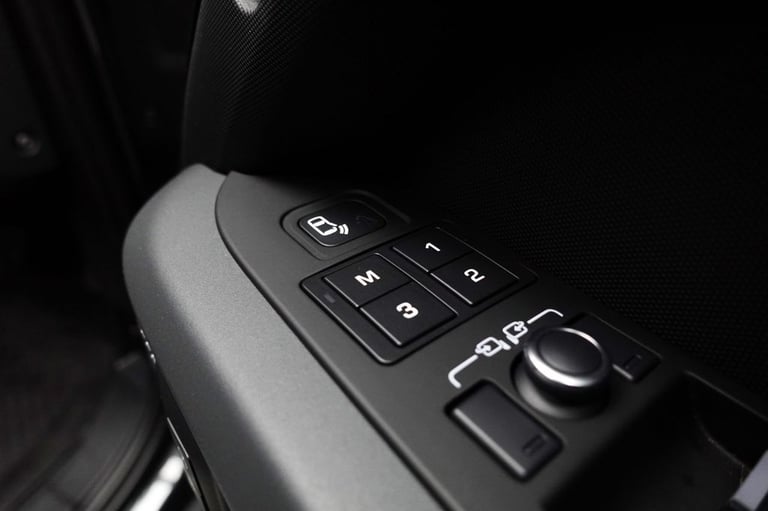 2022 Land Rover Defender 110 3.0 D300 MHEV X-Dynamic HSE SUV 5dr Diesel Auto 4WD Euro 6 (s/s) (30...