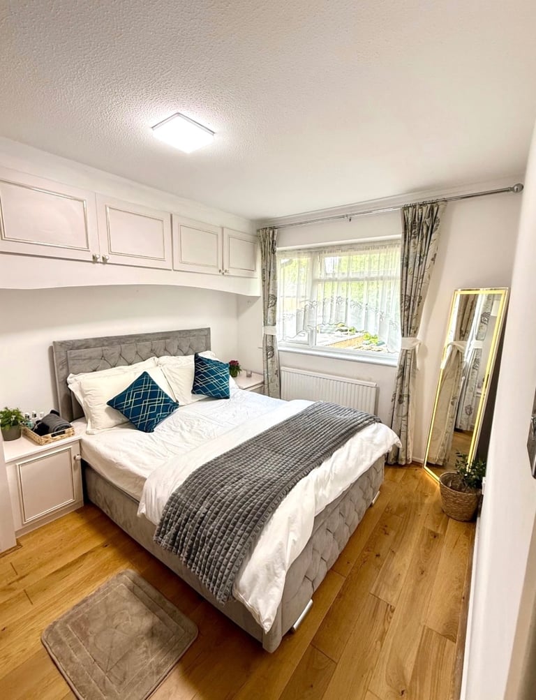 (Not a studio)Double room including bills for single occupancy Postcode TW12 3YZ