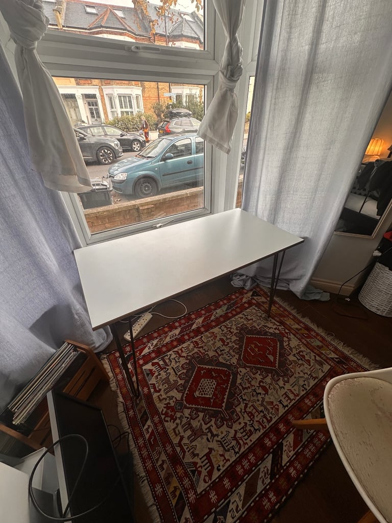 Desk with metal hairpin legs