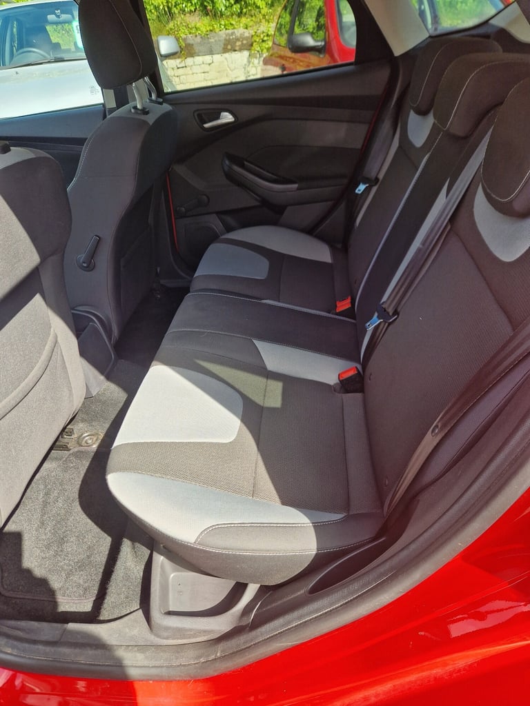 2012 Ford Focus 1.6 Zetec 5dr, Mot April.  2 keys, lovely looking car. Ulez compliant.  HATCHBACK...