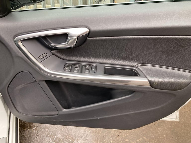 2014 Volvo V60 2.4 D6 Estate 5dr Diesel Plug-in Hybrid Geartronic AWD Euro 5 (s/s) (285 ps ESTATE...