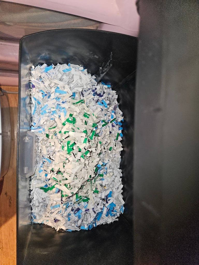 FREE SHREDDED PAPER & THIN CARDBOARD FOR OUTDOOR WINTER BEDDING 