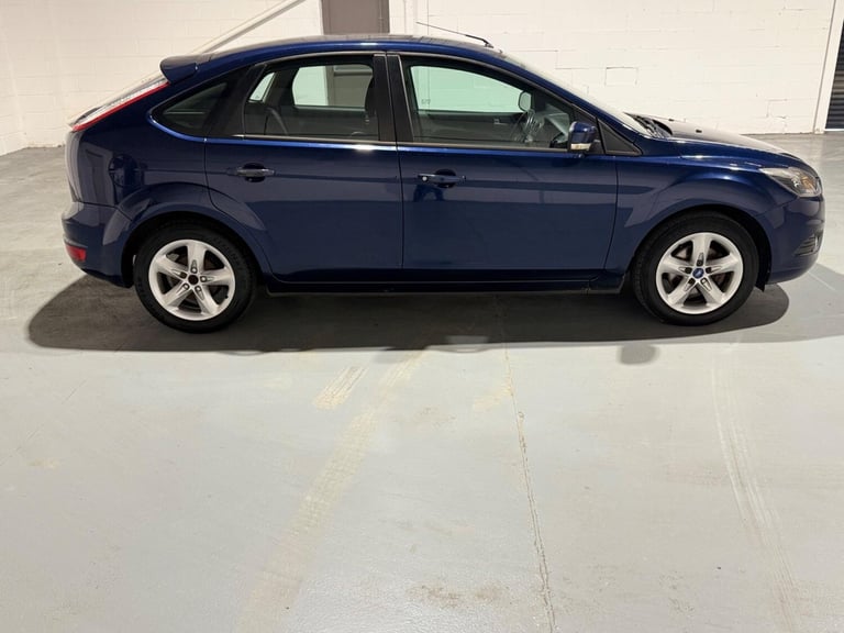 2011 Ford Focus 1.6 Zetec 5dr HATCHBACK Petrol Manual