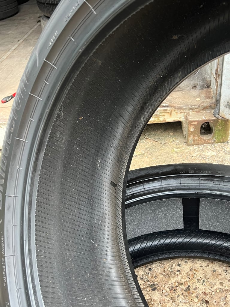 255 40 R20 101Y XL BRIDGESTONE POTENZA , Tread  5.1mm (E7338) Tested